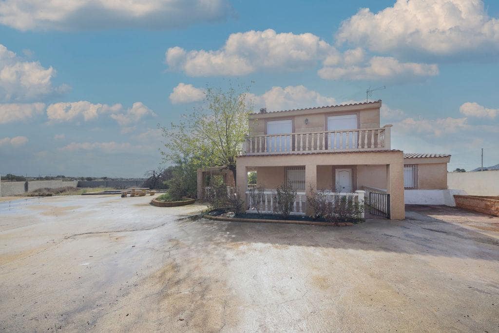 4 soveværelse Finca/Landehus til salg i Alicante by med swimmingpool - € 240.000 (Ref: 9651944)