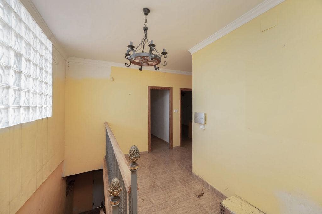 4 soveværelse Finca/Landehus til salg i Alicante by med swimmingpool - € 240.000 (Ref: 9651944)