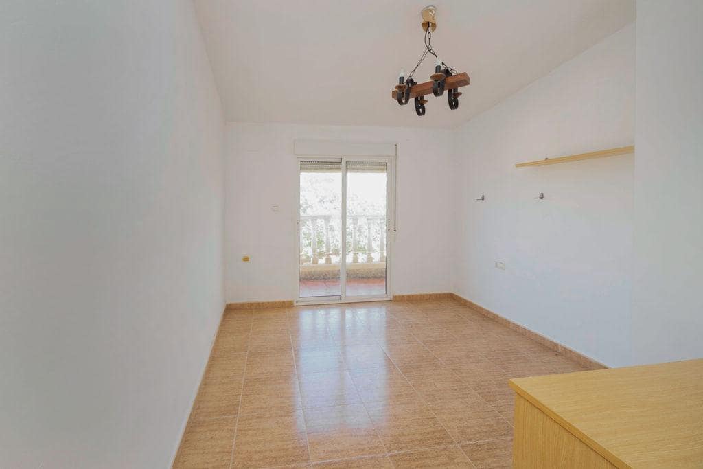 4 soveværelse Finca/Landehus til salg i Alicante by med swimmingpool - € 240.000 (Ref: 9651944)