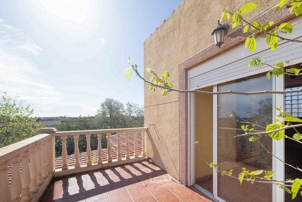 4 soveværelse Finca/Landehus til salg i Alicante by med swimmingpool - € 240.000 (Ref: 9651944)