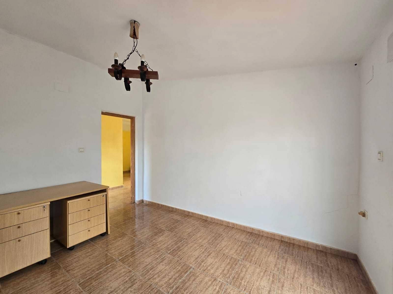 4 soveværelse Finca/Landehus til salg i Alicante by med swimmingpool - € 240.000 (Ref: 9651944)