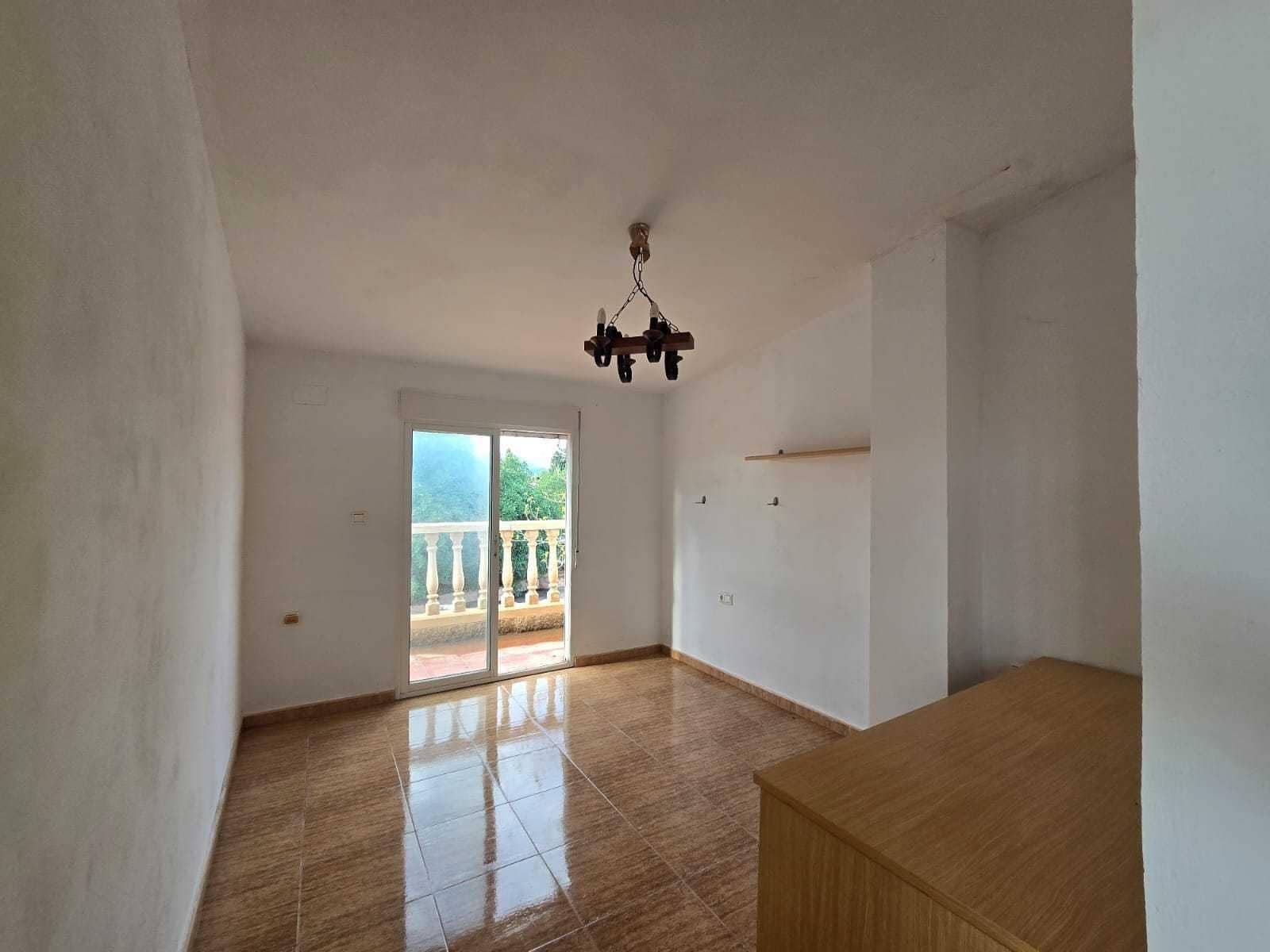 4 soveværelse Finca/Landehus til salg i Alicante by med swimmingpool - € 240.000 (Ref: 9651944)