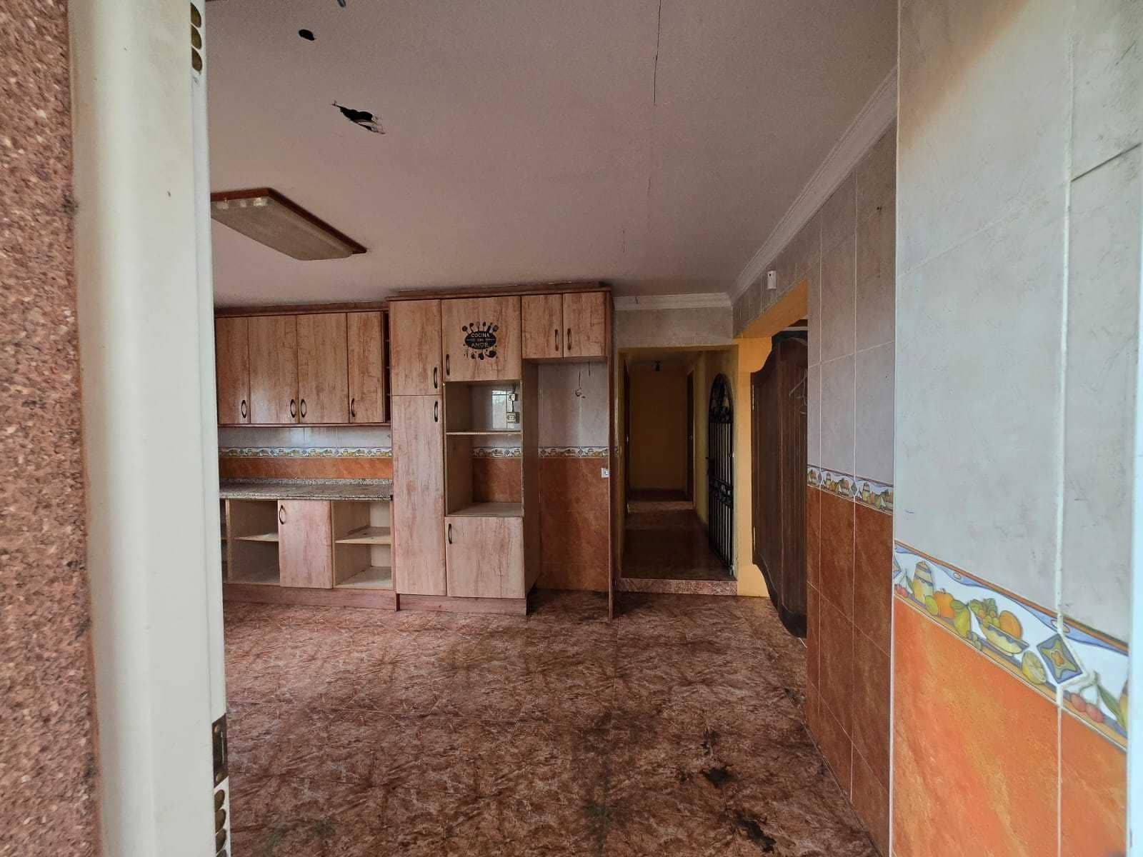 4 soveværelse Finca/Landehus til salg i Alicante by med swimmingpool - € 240.000 (Ref: 9651944)