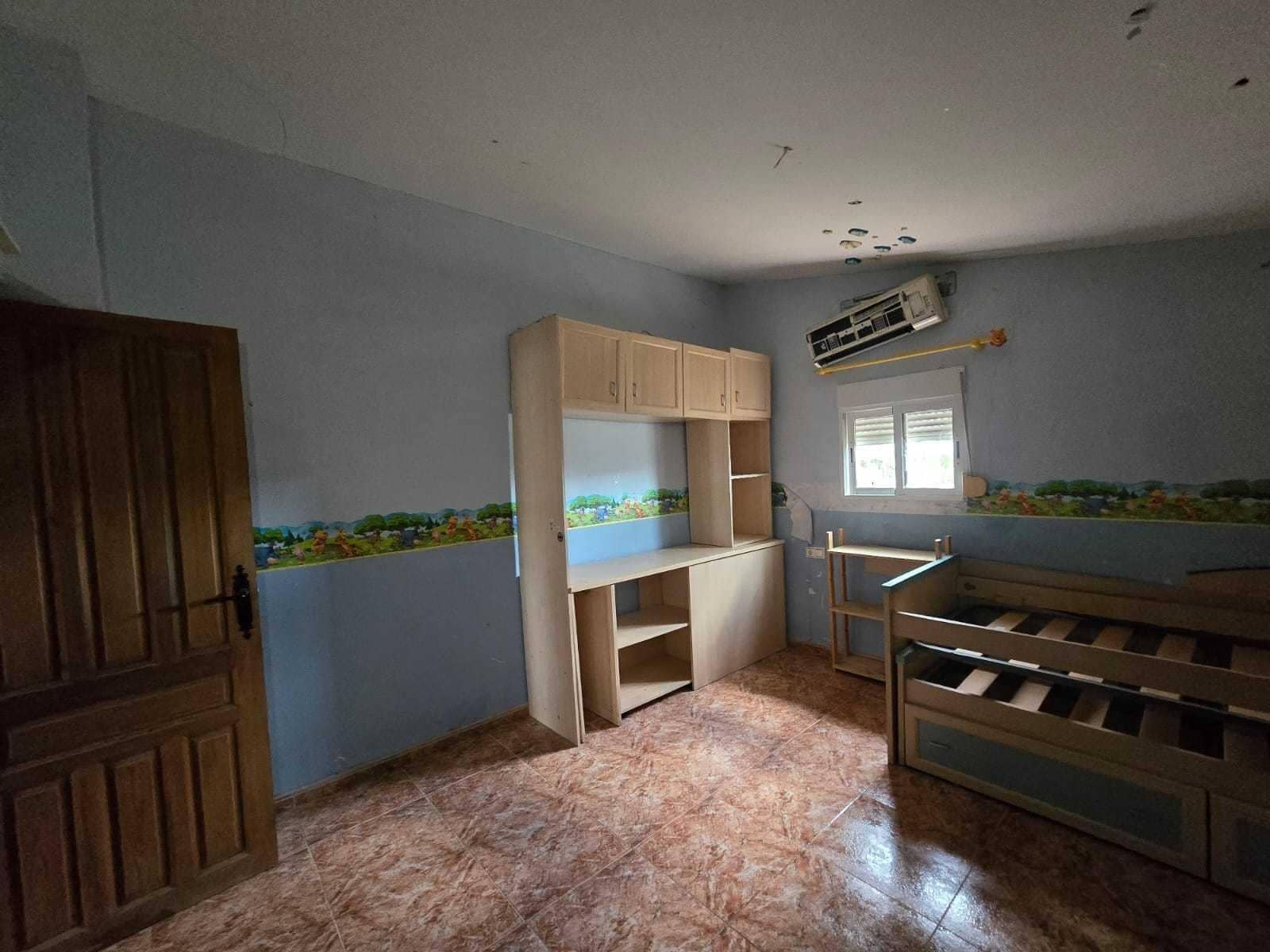 4 soveværelse Finca/Landehus til salg i Alicante by med swimmingpool - € 240.000 (Ref: 9651944)