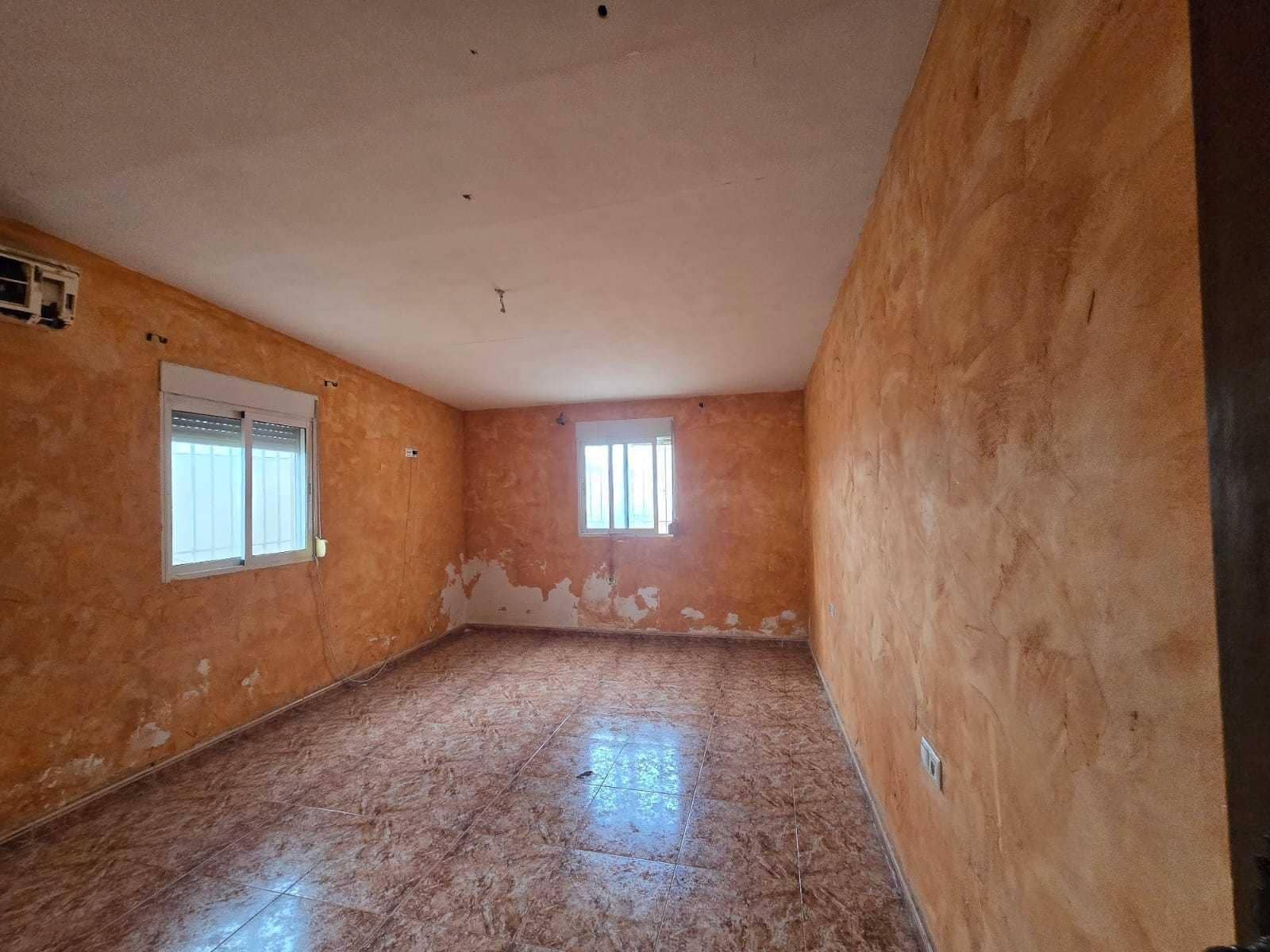 4 soveværelse Finca/Landehus til salg i Alicante by med swimmingpool - € 240.000 (Ref: 9651944)