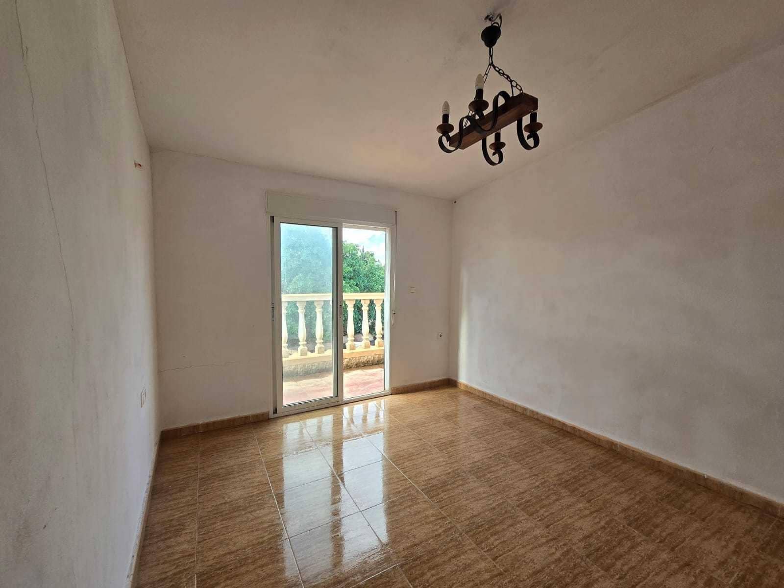 4 soveværelse Finca/Landehus til salg i Alicante by med swimmingpool - € 240.000 (Ref: 9651944)