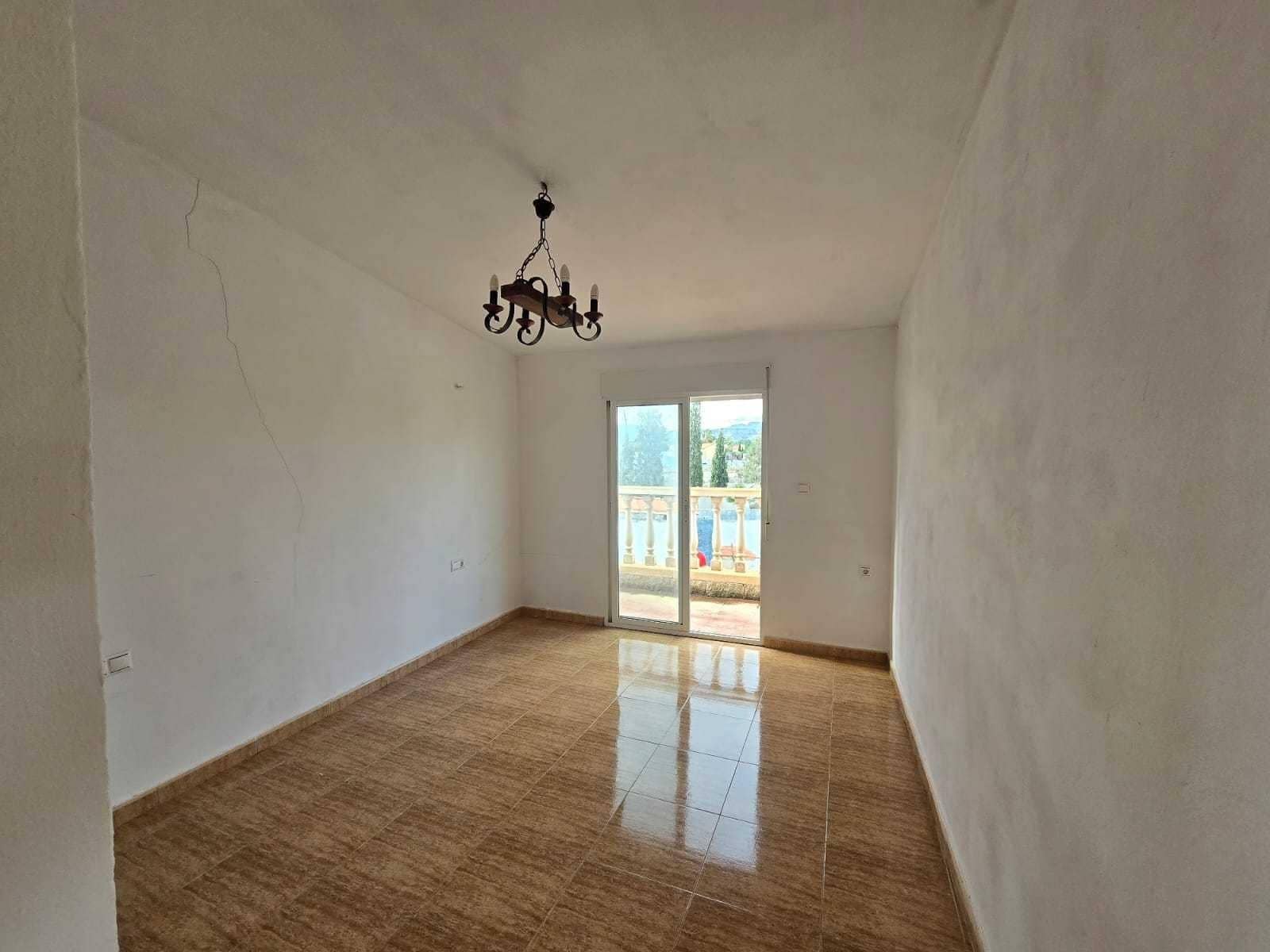 4 soveværelse Finca/Landehus til salg i Alicante by med swimmingpool - € 240.000 (Ref: 9651944)