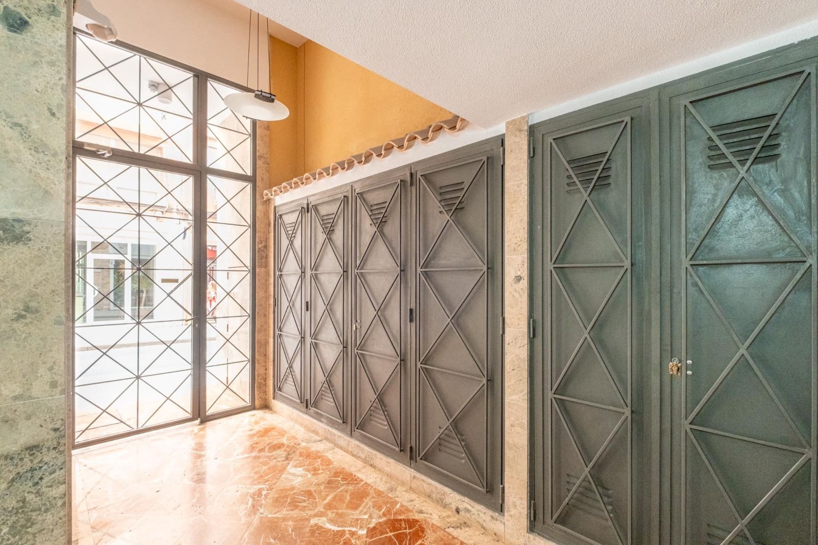 2 slaapkamer Flat te huur in Alicante stad - € 1.450 (Ref: 9656079)