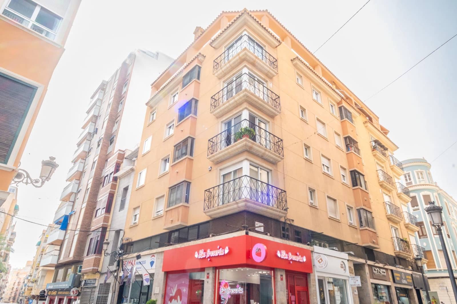 2 slaapkamer Flat te huur in Alicante stad - € 1.450 (Ref: 9656079)