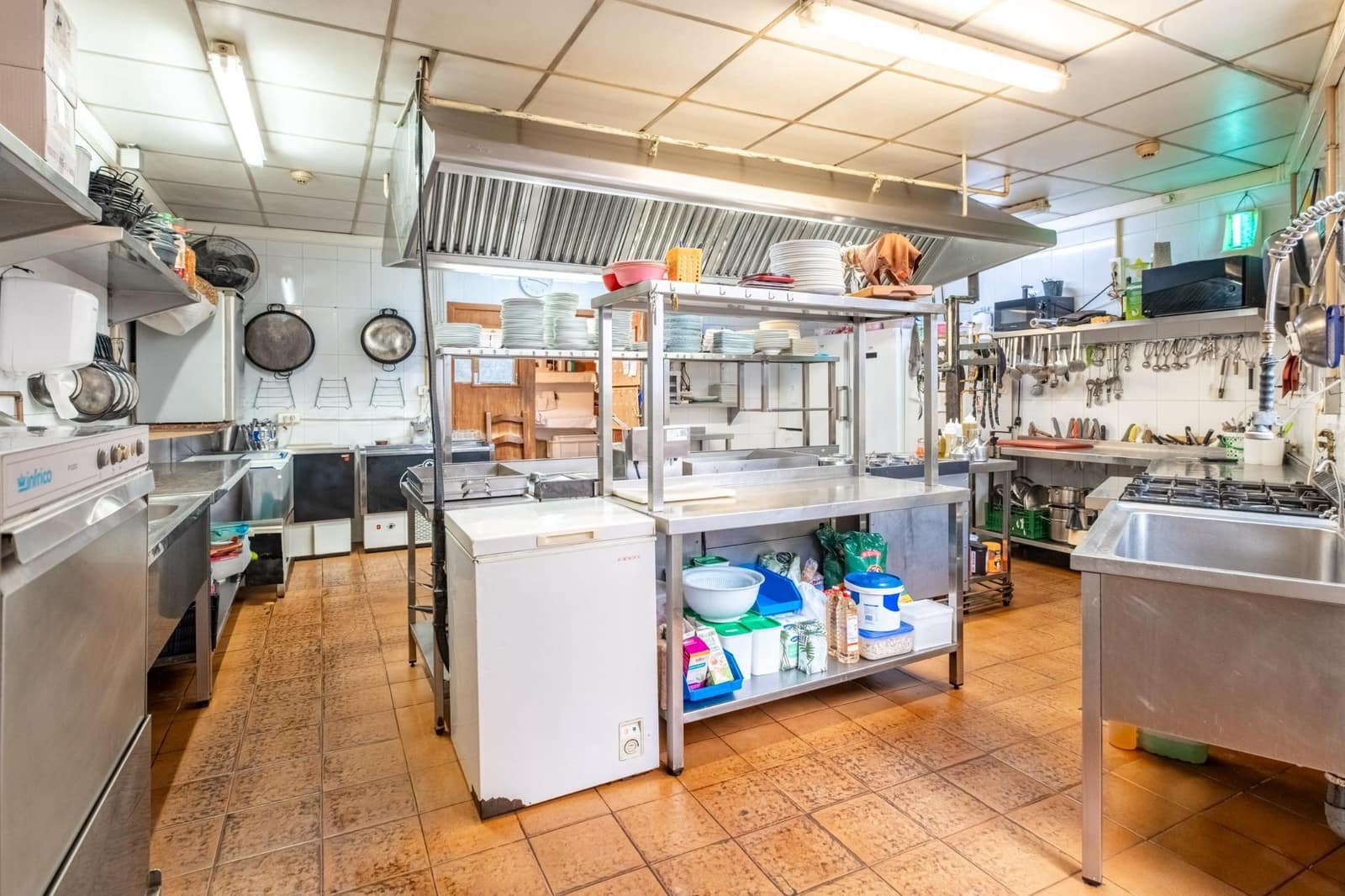 Local Commercial à vendre à Alicante ville - 690 000 € (Ref: 9683511)