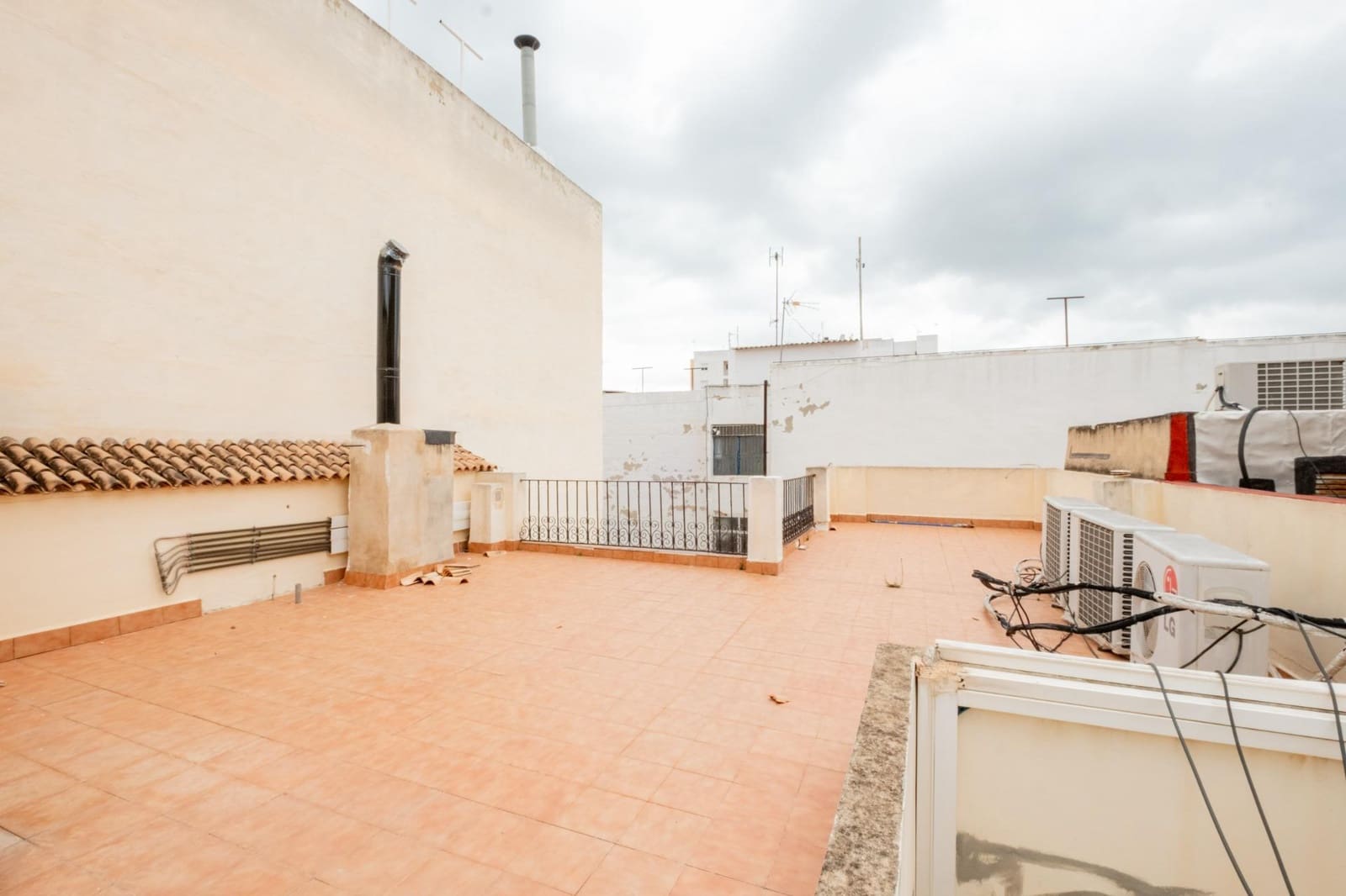 7 bedroom Hotel for sale in Orihuela - € 600,000 (Ref: 9729325)