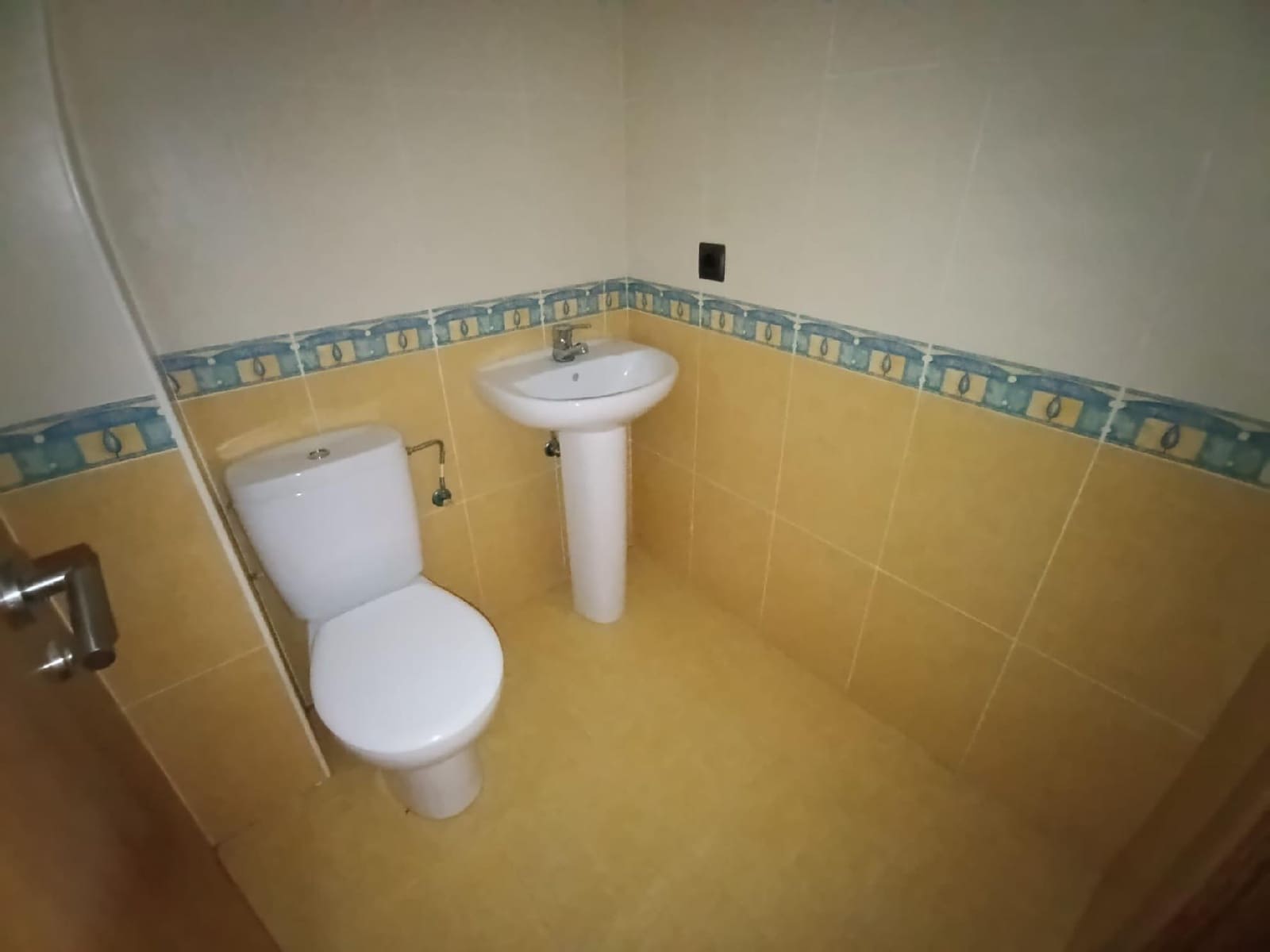 5 bedroom Villa for sale in Elda with garage - € 270,000 (Ref: 9744135)