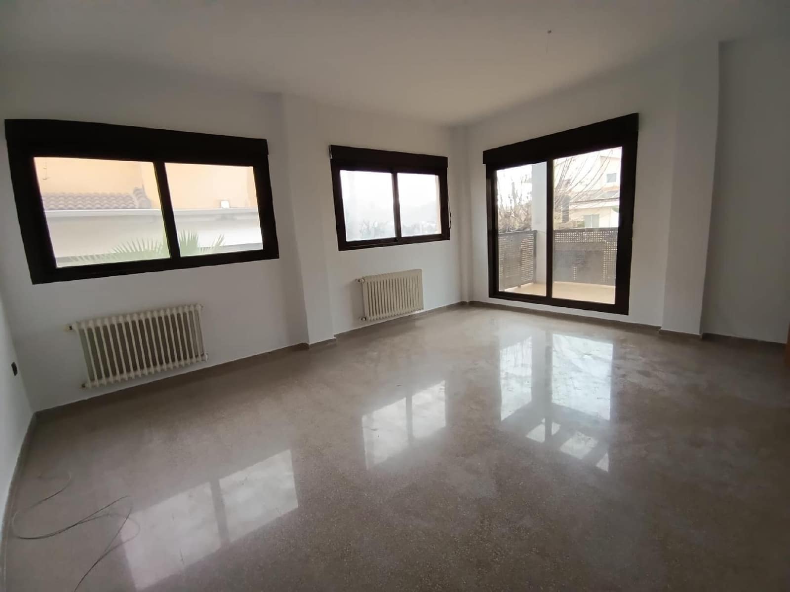 5 bedroom Villa for sale in Elda with garage - € 270,000 (Ref: 9744135)