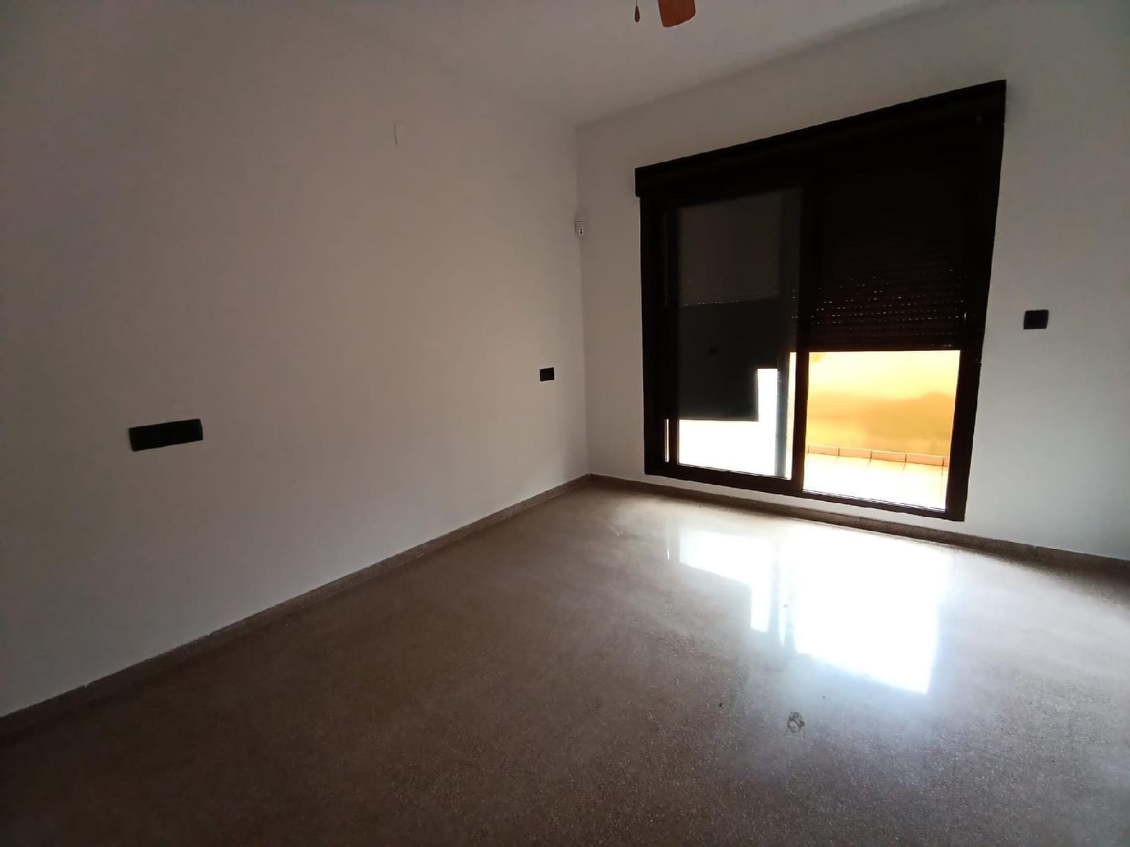 5 bedroom Villa for sale in Elda with garage - € 270,000 (Ref: 9744135)