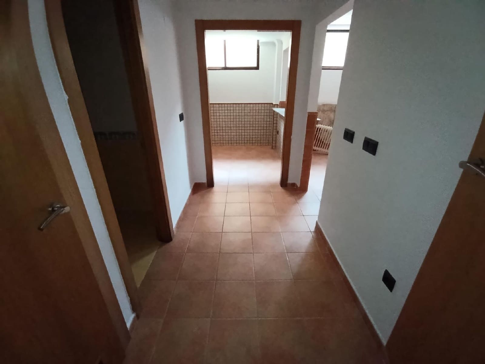 5 bedroom Villa for sale in Elda with garage - € 270,000 (Ref: 9744135)