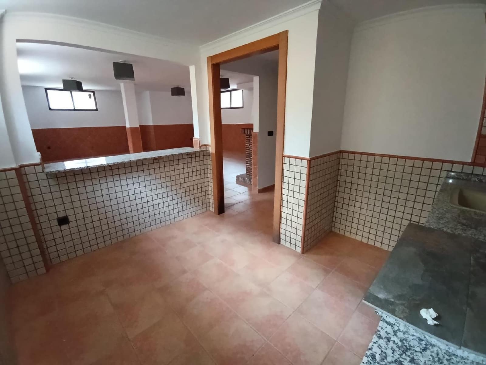 5 bedroom Villa for sale in Elda with garage - € 270,000 (Ref: 9744135)