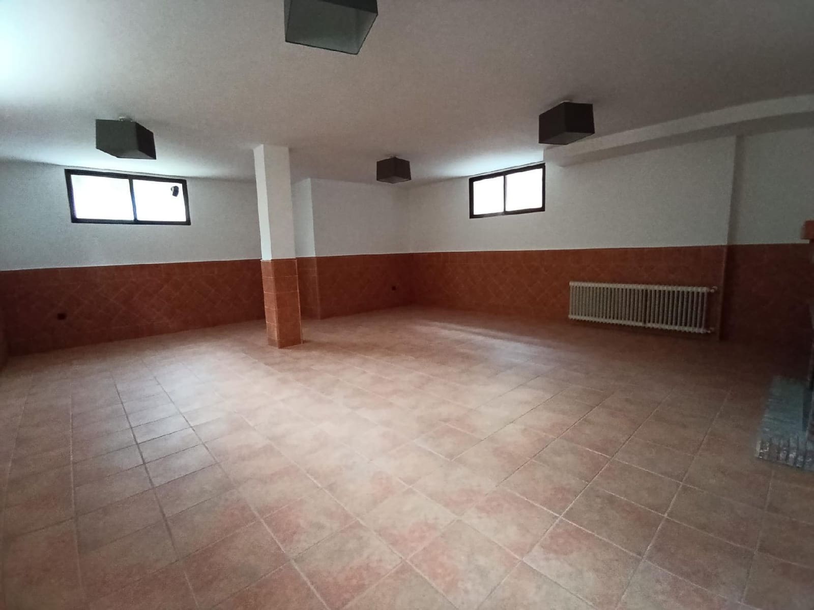 5 bedroom Villa for sale in Elda with garage - € 270,000 (Ref: 9744135)