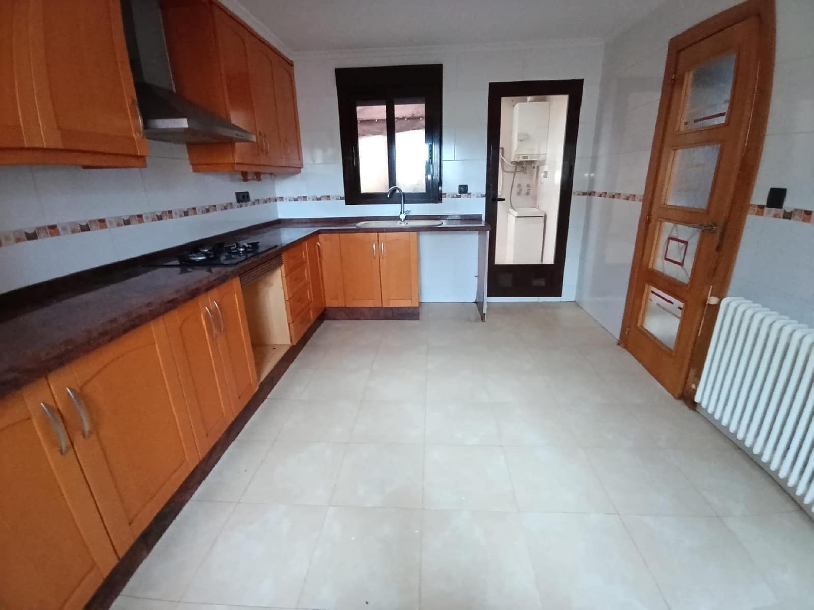 5 bedroom Villa for sale in Elda with garage - € 270,000 (Ref: 9744135)
