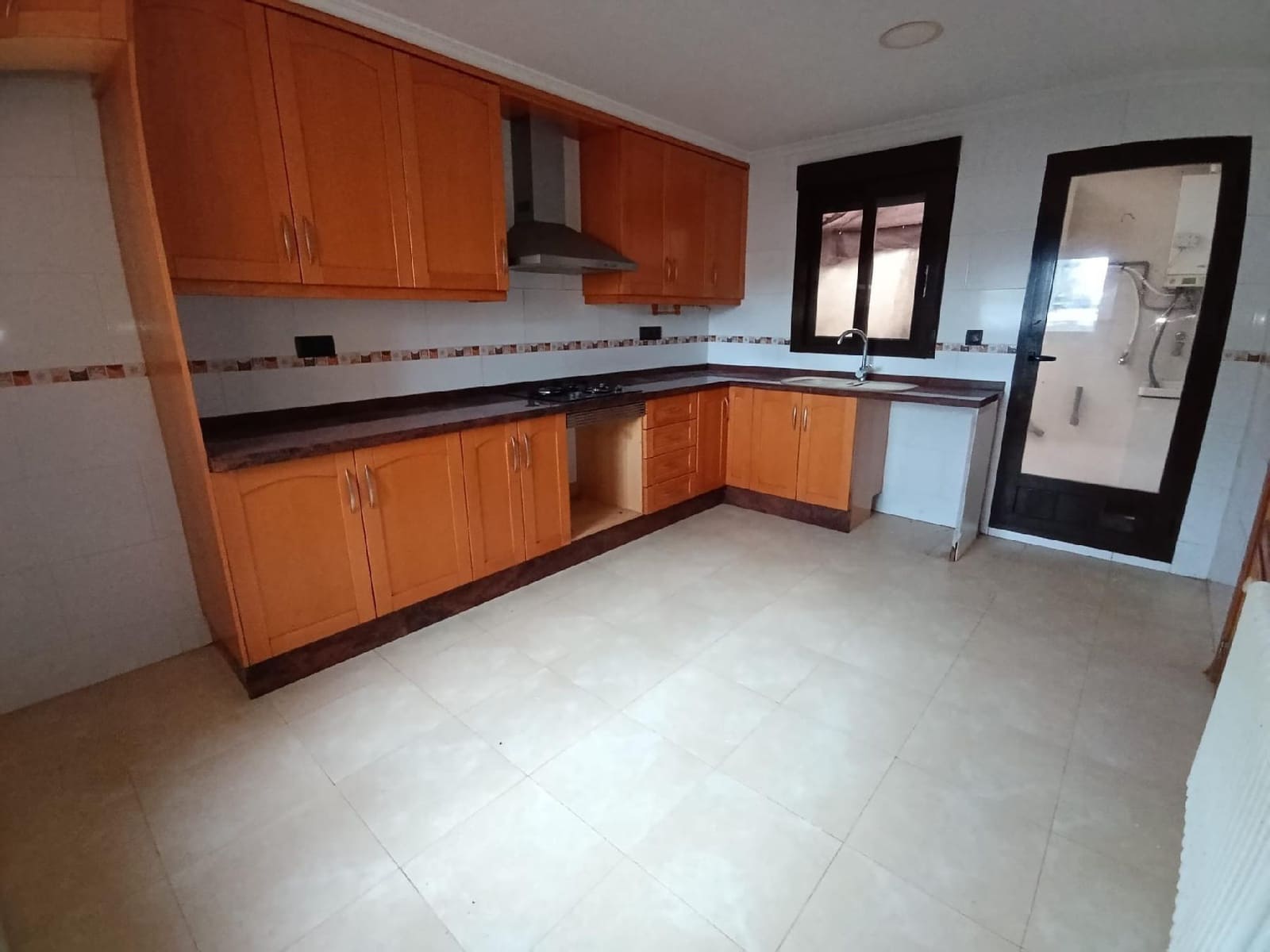 5 bedroom Villa for sale in Elda with garage - € 270,000 (Ref: 9744135)