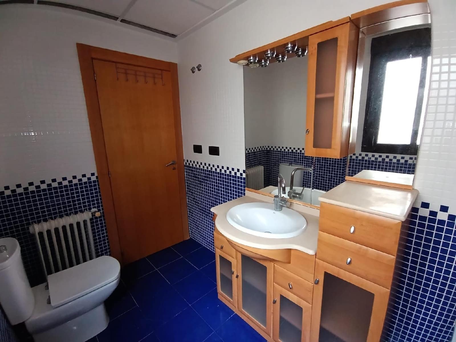 5 bedroom Villa for sale in Elda with garage - € 270,000 (Ref: 9744135)