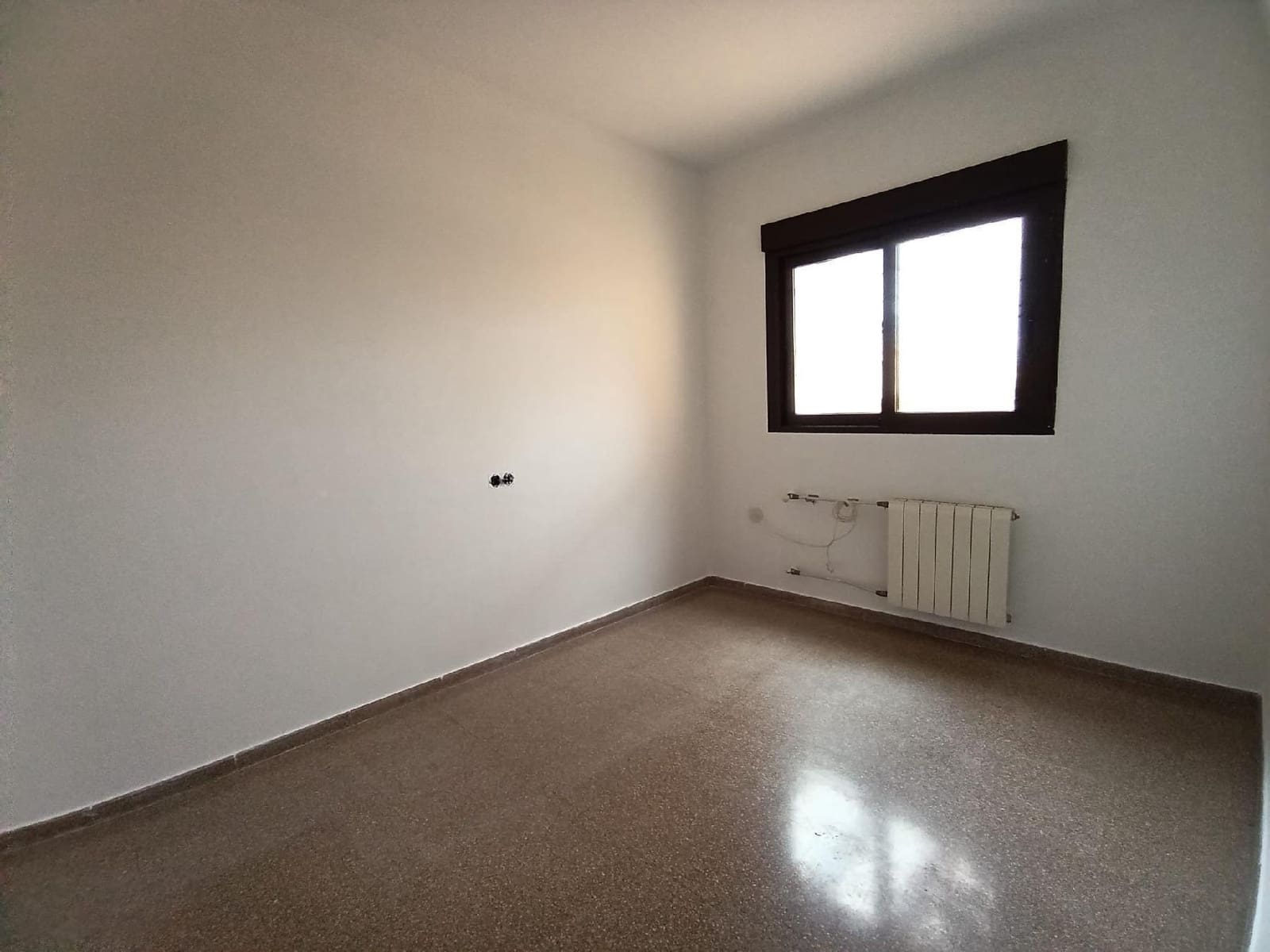 5 bedroom Villa for sale in Elda with garage - € 270,000 (Ref: 9744135)