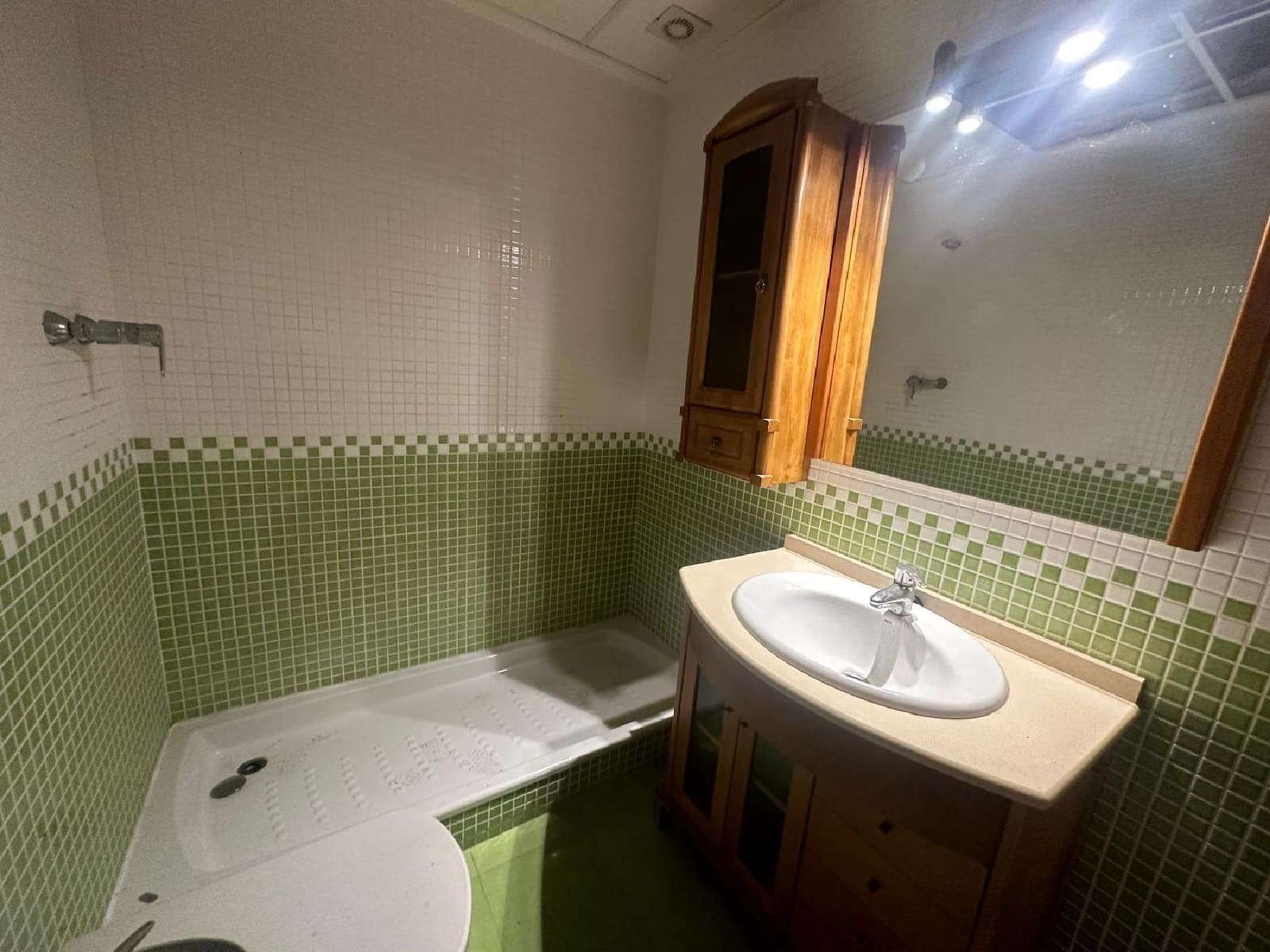 5 bedroom Villa for sale in Elda with garage - € 270,000 (Ref: 9744135)