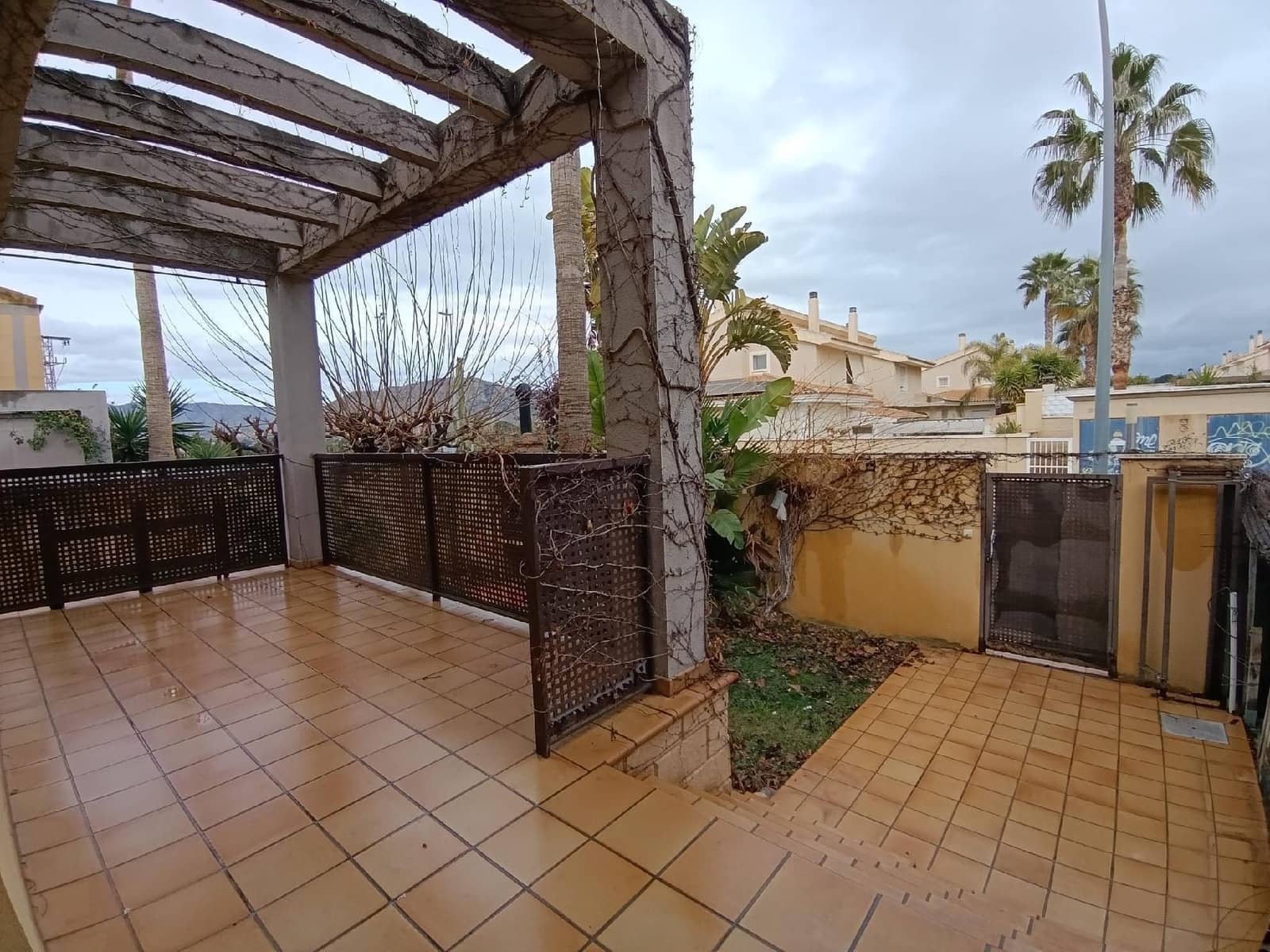 5 bedroom Villa for sale in Elda with garage - € 270,000 (Ref: 9744135)