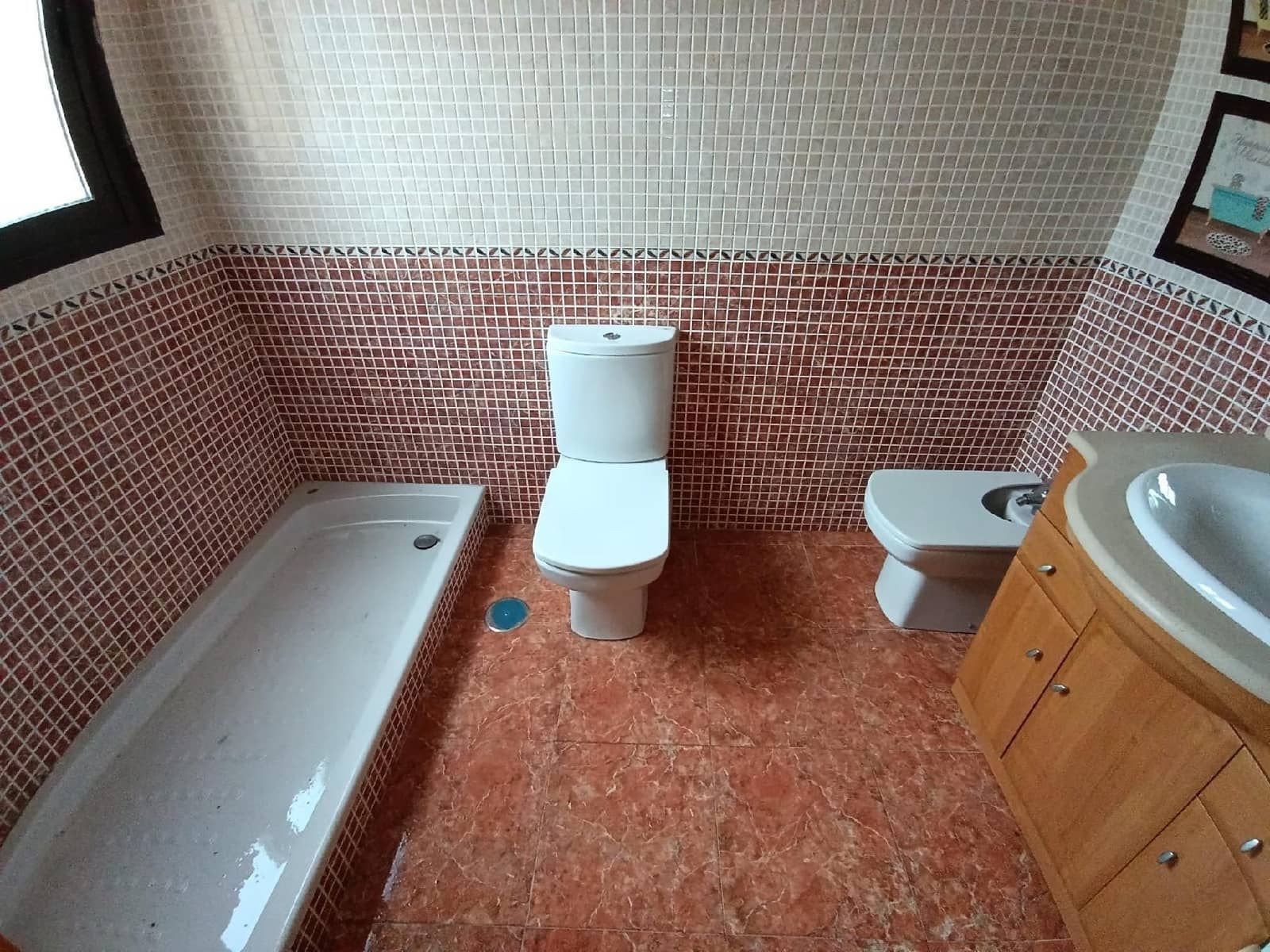 5 bedroom Villa for sale in Elda with garage - € 270,000 (Ref: 9744135)