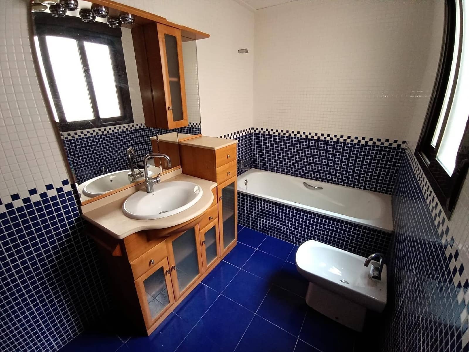 5 bedroom Villa for sale in Elda with garage - € 270,000 (Ref: 9744135)