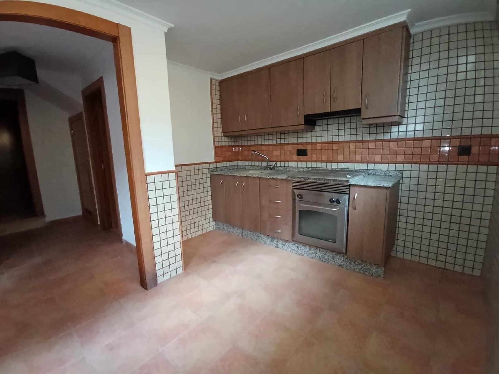 5 bedroom Villa for sale in Elda with garage - € 270,000 (Ref: 9744135)