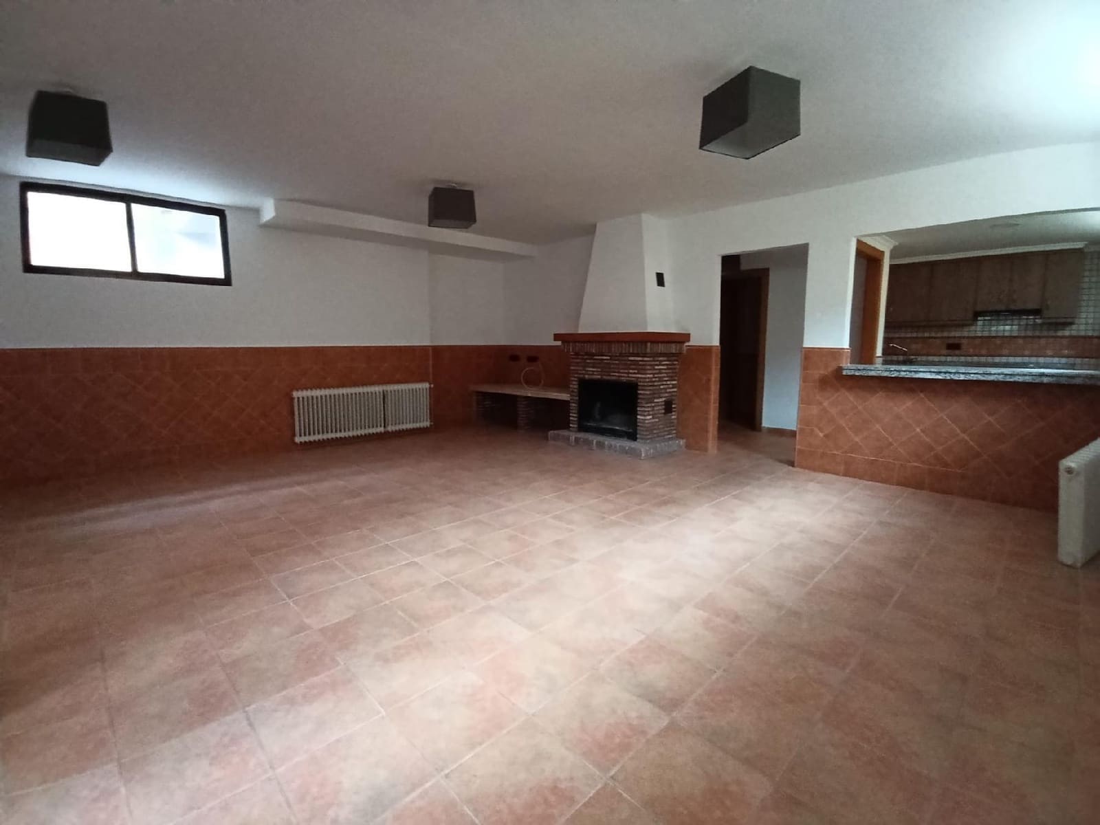 5 bedroom Villa for sale in Elda with garage - € 270,000 (Ref: 9744135)