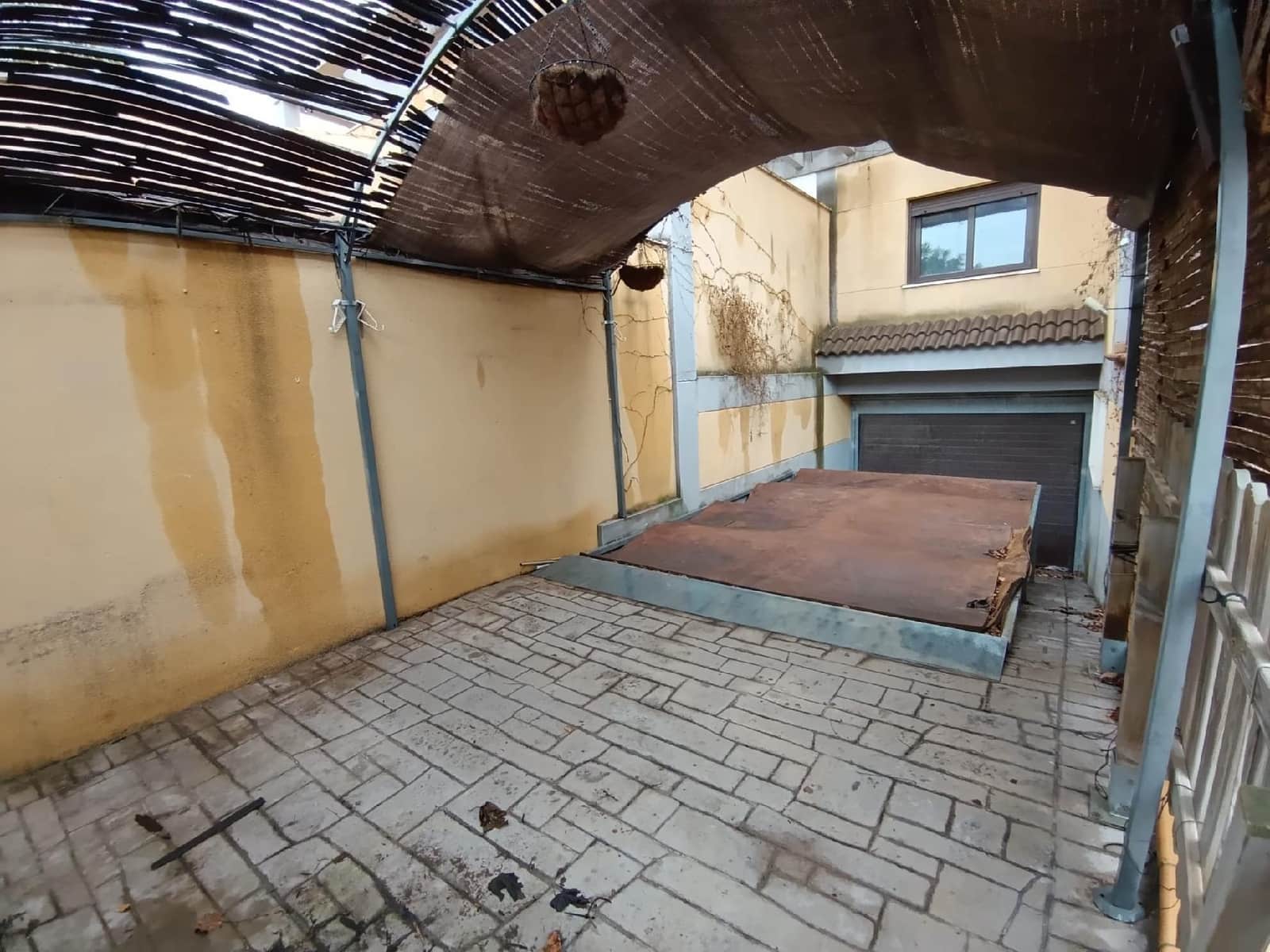 5 bedroom Villa for sale in Elda with garage - € 270,000 (Ref: 9744135)