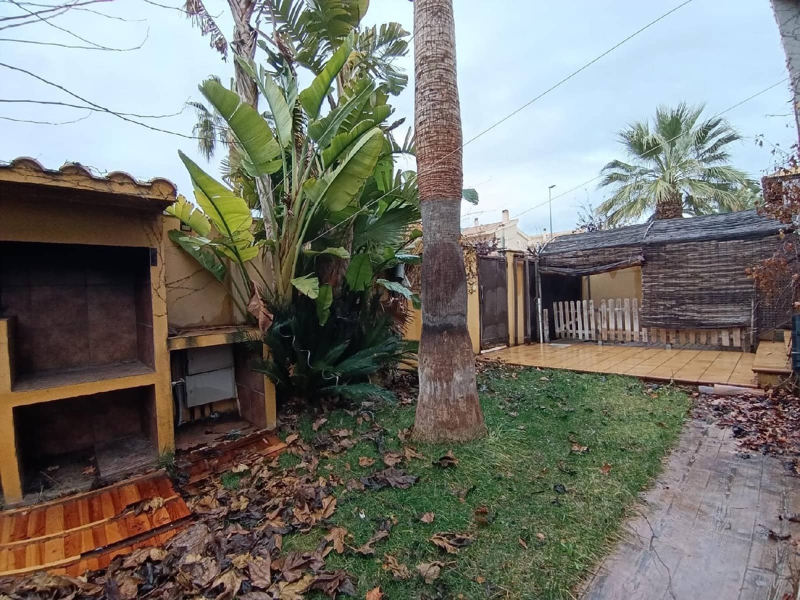 5 bedroom Villa for sale in Elda with garage - € 270,000 (Ref: 9744135)