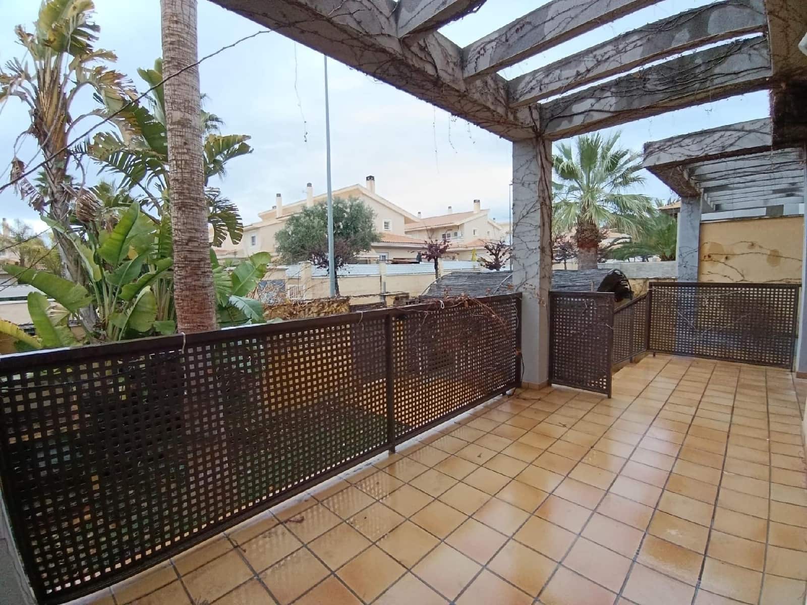 5 bedroom Villa for sale in Elda with garage - € 270,000 (Ref: 9744135)