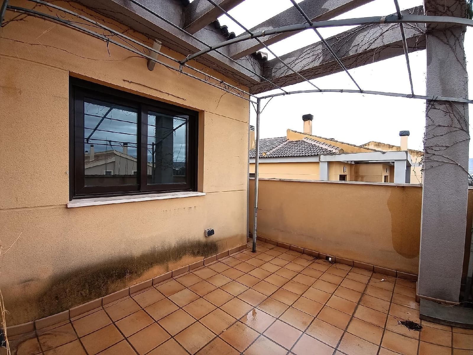 5 bedroom Villa for sale in Elda with garage - € 270,000 (Ref: 9744135)