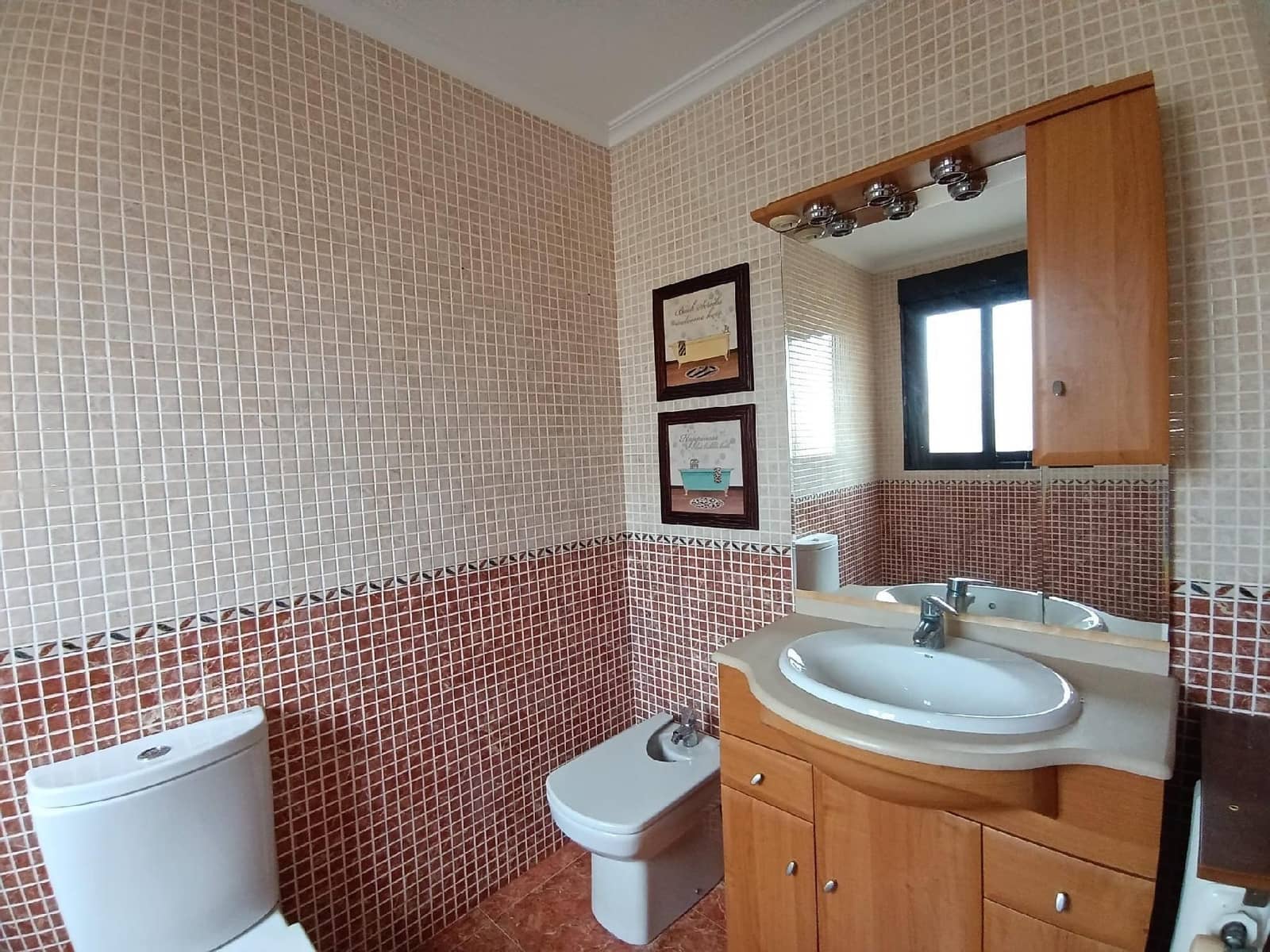 5 bedroom Villa for sale in Elda with garage - € 270,000 (Ref: 9744135)