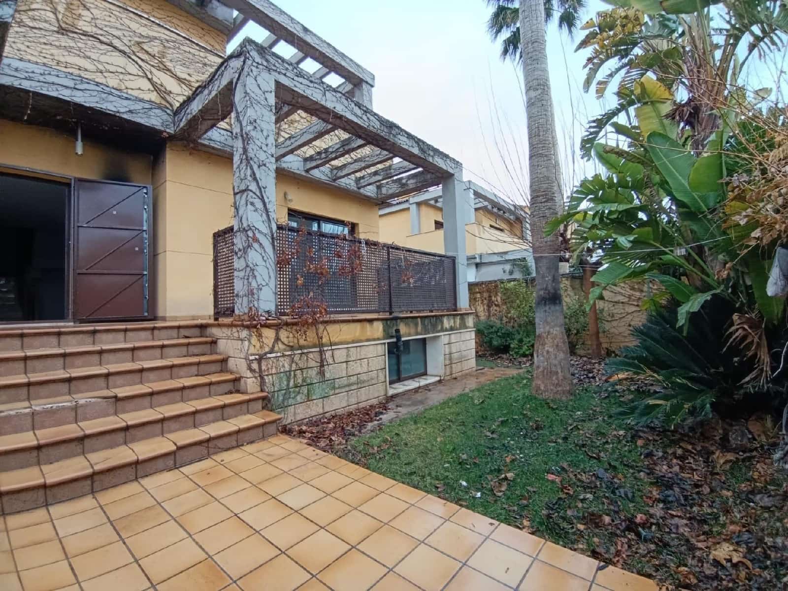 5 bedroom Villa for sale in Elda with garage - € 270,000 (Ref: 9744135)