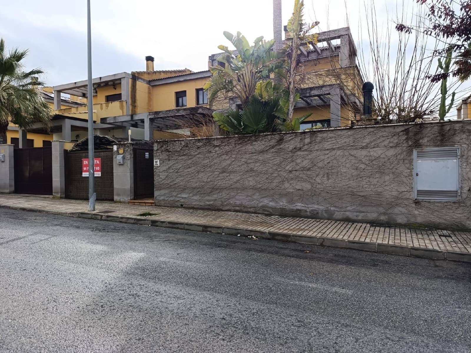 5 bedroom Villa for sale in Elda with garage - € 270,000 (Ref: 9744135)