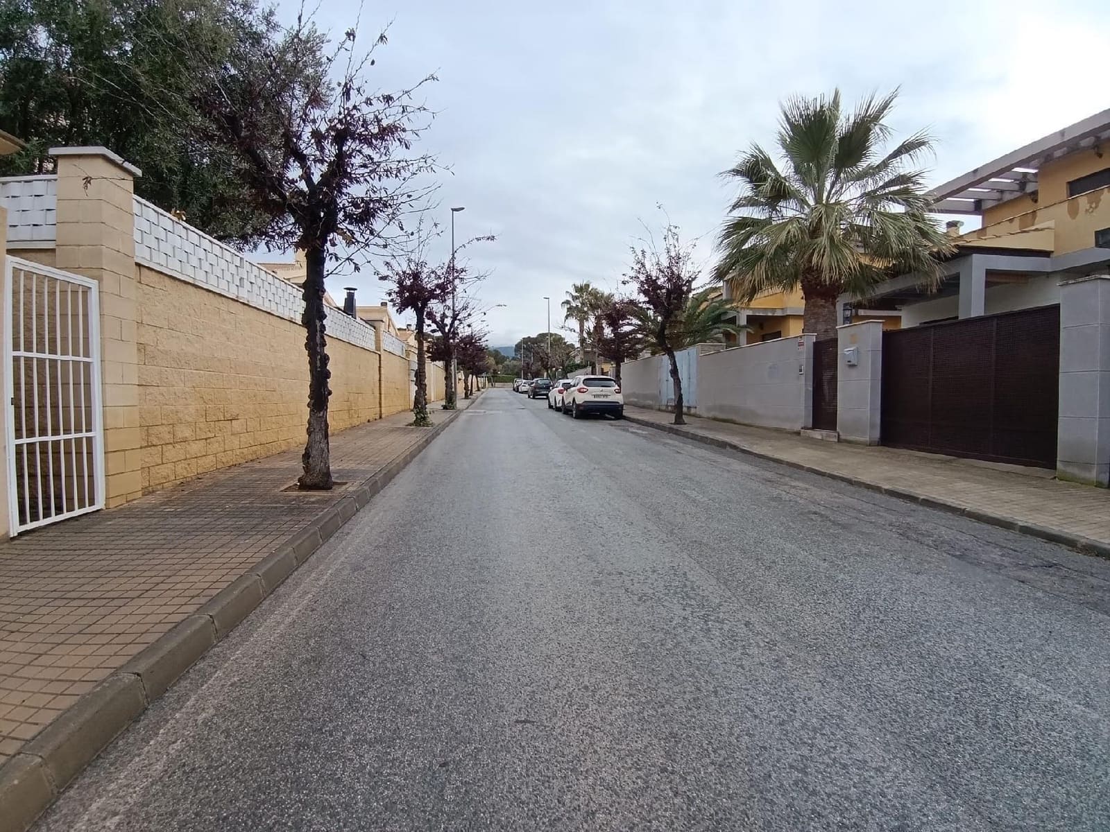 5 bedroom Villa for sale in Elda with garage - € 270,000 (Ref: 9744135)