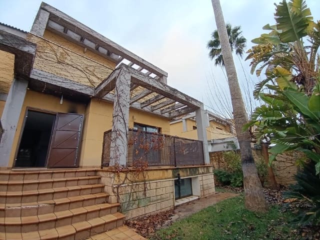 Chalet de 5 habitaciones en Elda en venta con garaje - 270.000 € (Ref: 9744135)