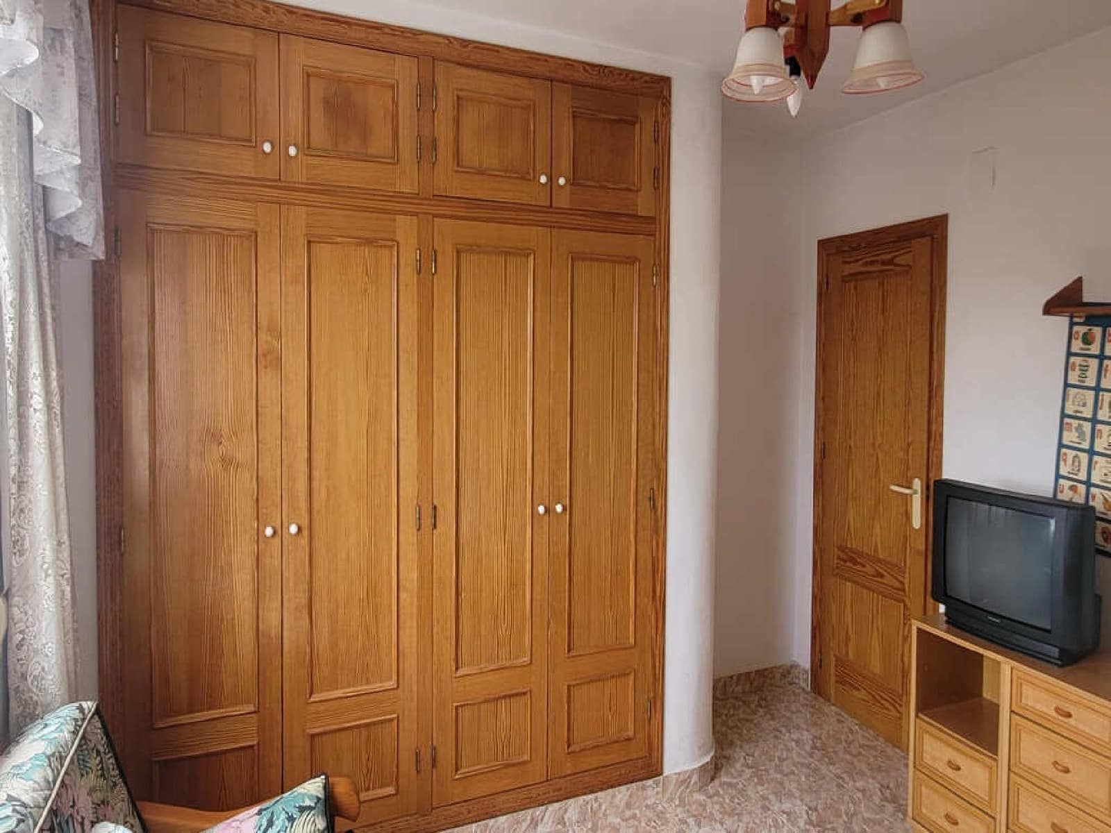 Chalet de 3 habitaciones en Torrevieja en venta con piscina - 265.000 € (Ref: 9744141)