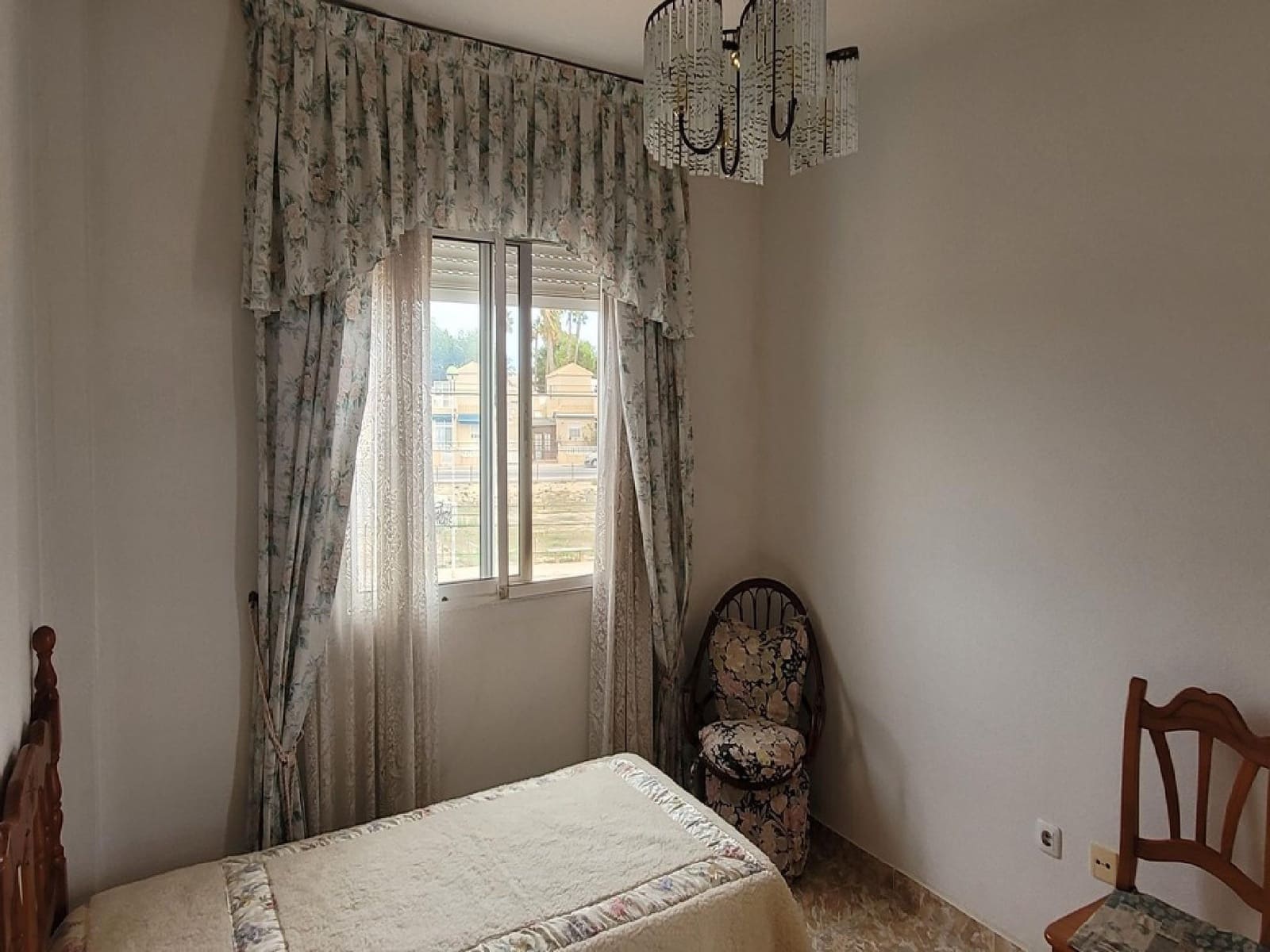 Chalet de 3 habitaciones en Torrevieja en venta con piscina - 265.000 € (Ref: 9744141)