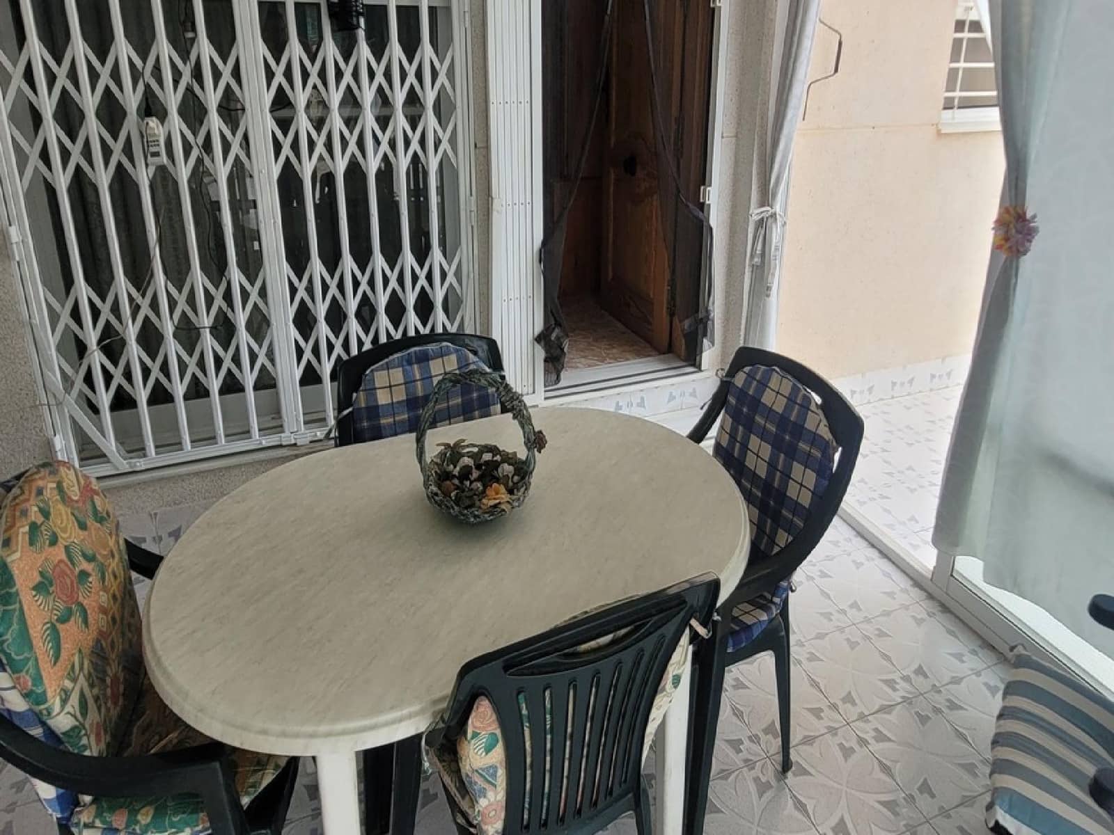 Chalet de 3 habitaciones en Torrevieja en venta con piscina - 265.000 € (Ref: 9744141)