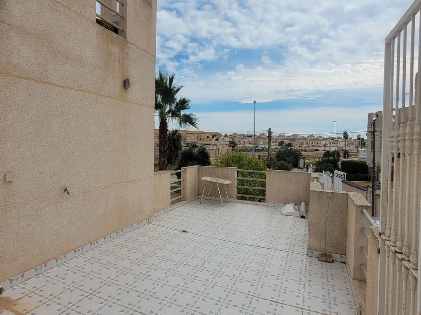 Chalet de 3 habitaciones en Torrevieja en venta con piscina - 265.000 € (Ref: 9744141)