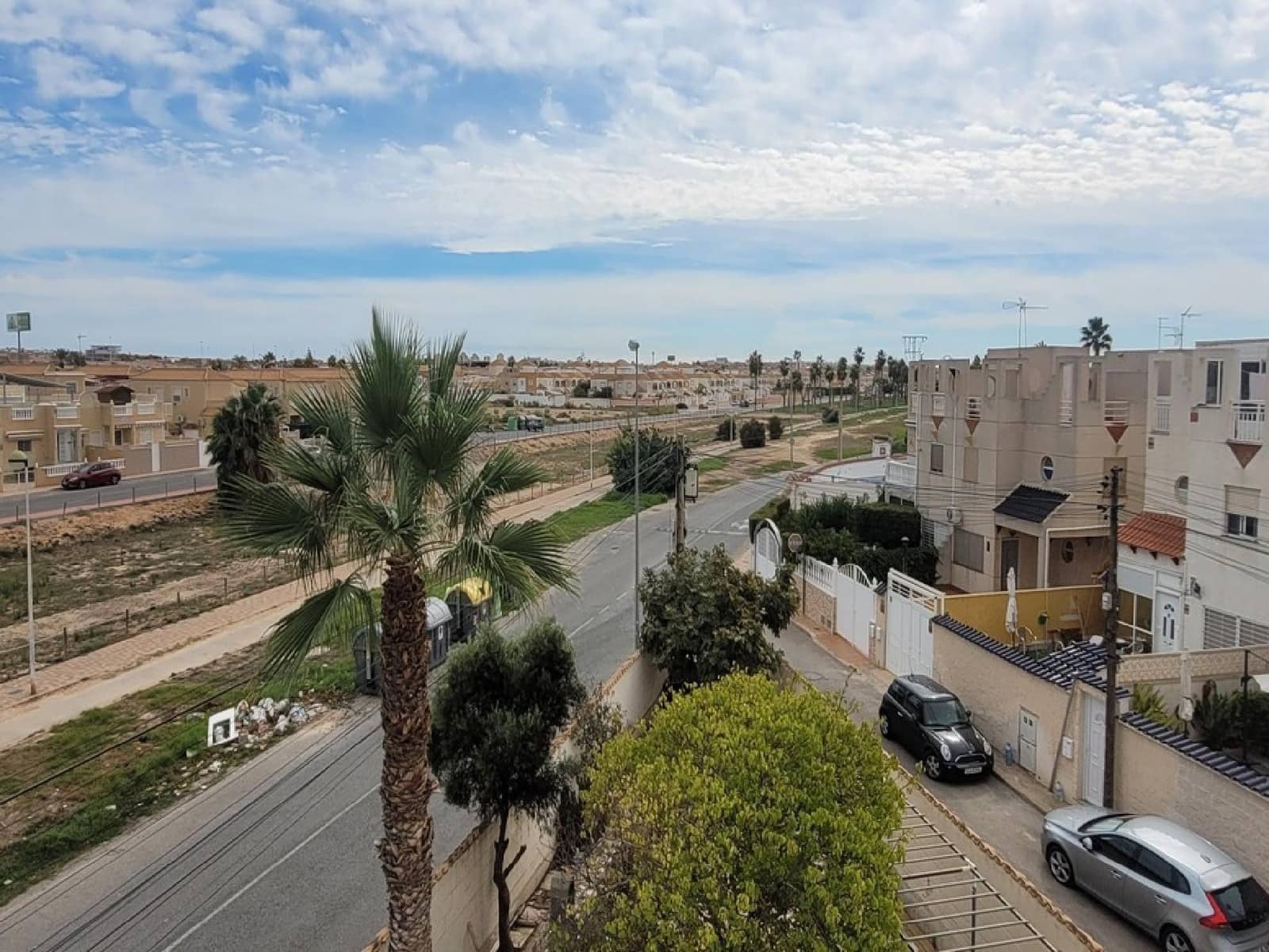 Chalet de 3 habitaciones en Torrevieja en venta con piscina - 265.000 € (Ref: 9744141)