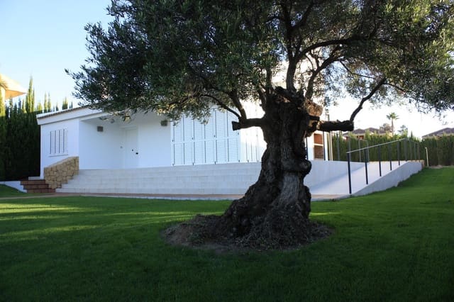 5 soveværelse Villa til salg i Monforte del Cid - € 795.000 (Ref: 9782978)