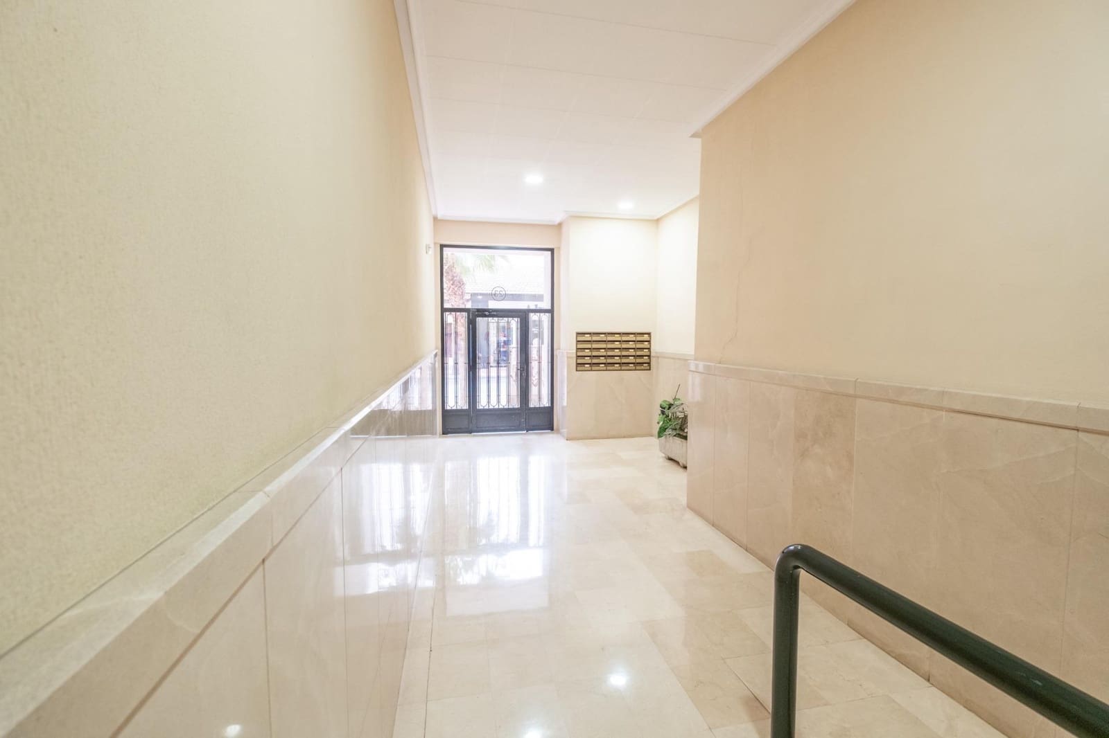 Office for sale in San Vicente / Sant Vicent del Raspeig - € 300,000 (Ref: 9831344)