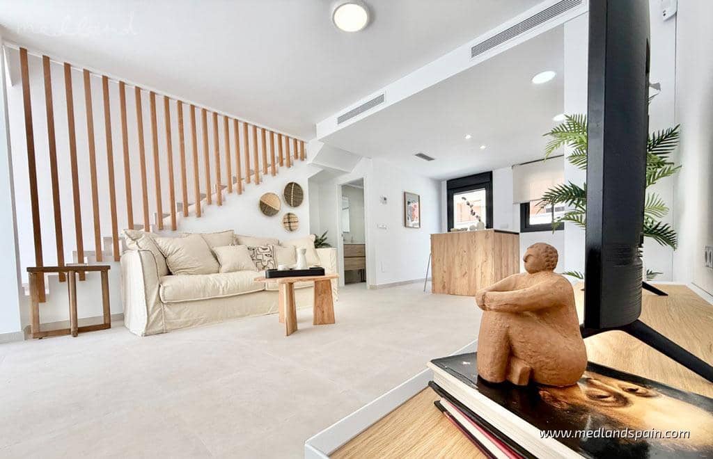 2 soverom Hus til salgs i Cox med svømmebasseng garasje - € 233 000 (Ref: 10046252)