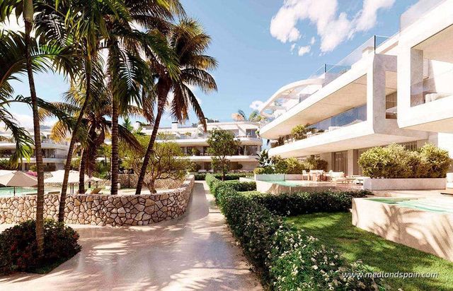 Apartamento de 2 habitaciones en Estepona en venta con piscina garaje - 602.000 € (Ref: 10046317)