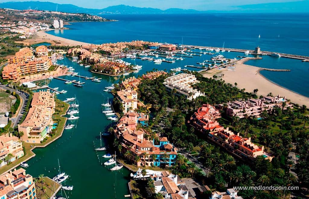 Casa de 4 habitaciones en Sotogrande en venta con piscina garaje - 551.000 € (Ref: 10072691)